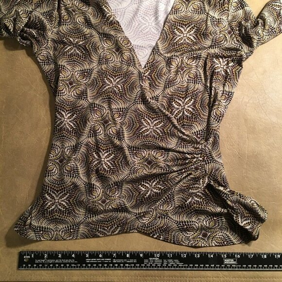 KAREN KANE Faux/SURPLICE WRAP TOP, Cream/Brown/Olive Geometric print, Size L - Picture 4 of 7